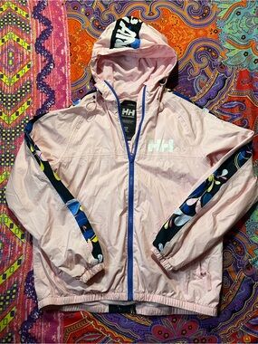 Helly Hansen Light Pink Hooded women’s Windbreaker Jacket with Patterned Trim